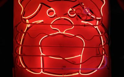 Pemasangan neon box huruf timbul yang efektif