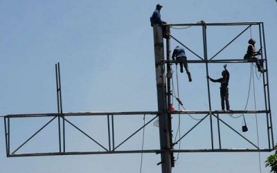 Konstruksi Papan Reklame yang Kuat Untuk Media Promosi